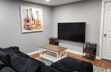 Charming 5 Bed with Spacious Yard with HotTub - Foto 3