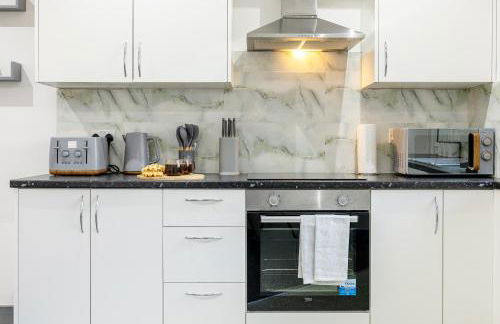 ROOMS NEAR ME - All amenities, private access entire place, kitchen & washroom, smart tv, parking nearby - Foto 25