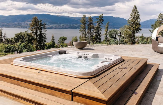 Lakeview Luxury Home in Vineyard w Infinity Pool hot tub - Photo 21