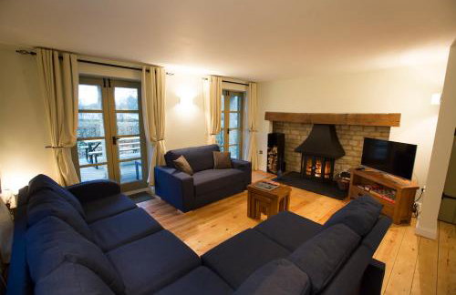 Pet friendly Cotswold Cottage with hot tub and swimming pools - Foto 4