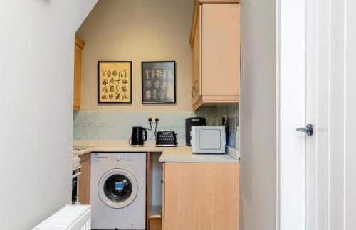 2 Bedroom Flat - Free Parking - by Holiday Homes - Foto 34