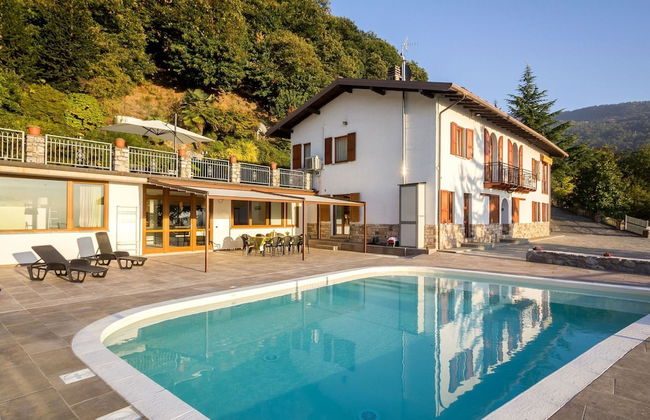 Lakeside Mansion With Pool - Foto 1