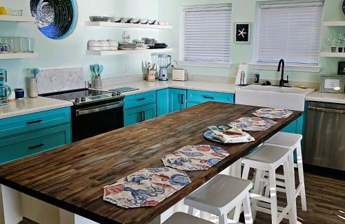 Summer's Little Bay Getaway - Photo 23