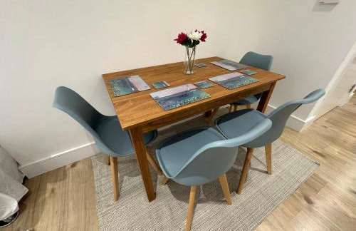 London Luton Airport Luxury Midland Apartments - GATED PARKING - Balcony - Sleeps 4 - Foto 5