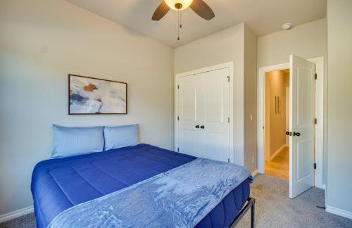 Near Grand Lake Charming Grove Home with Deck - Foto 17