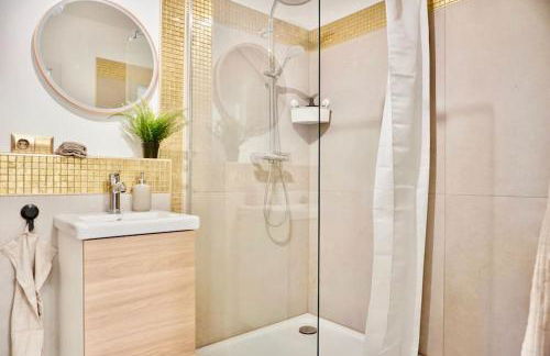 NEU modernes Apartment in Top Lage, free Parking max 1,65m Höhe und 1,8m Breite - Foto 10