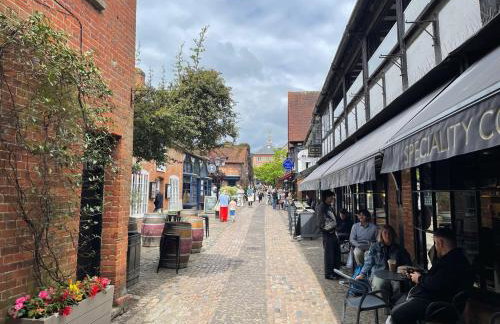 Historic Cottage in Heart of Farnham nr the Castle - Photo 24