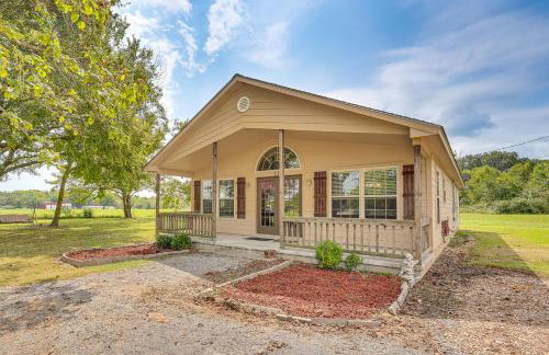 3 Mi to Arkansas River Rural Family Home with Yard - Foto 1