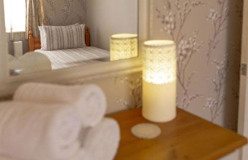 Jasmine Cottage - 2 Bedroom in Heart of Bourton! - Photo 38