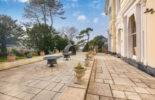 Stunning Apartment in Victorian Villa with Garden - Photo 33