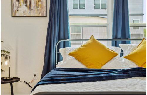 Skyline Retreat 3BR-3BA w Stunning Views Near DT - Foto 27