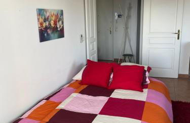 Comfy 2 min to Beach - AC - Photo 4