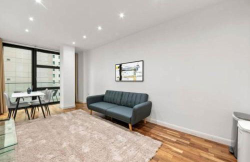 Stylish 2-Bed Canary Wharf Flat DLR 3 Mins Dock Views - Foto 2