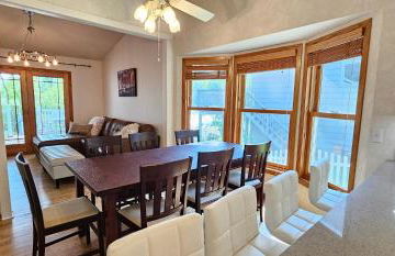 Nature's Blissful Haven - King Bed & Heated Garage - Foto 3