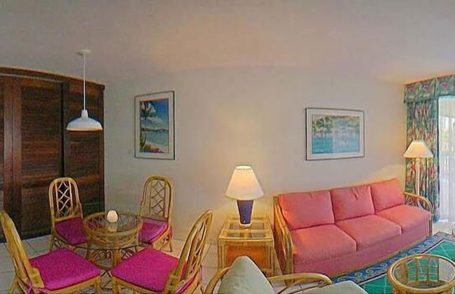 Sapphire Beach Resort - Photo 8