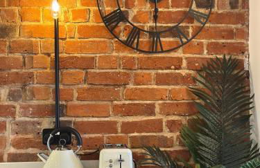 Urban Chic- Stylish Flat in the Heart of St Albans - Photo 14