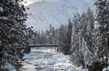 Mountain View Chalet Getaway 5 Min to Town - Foto 7