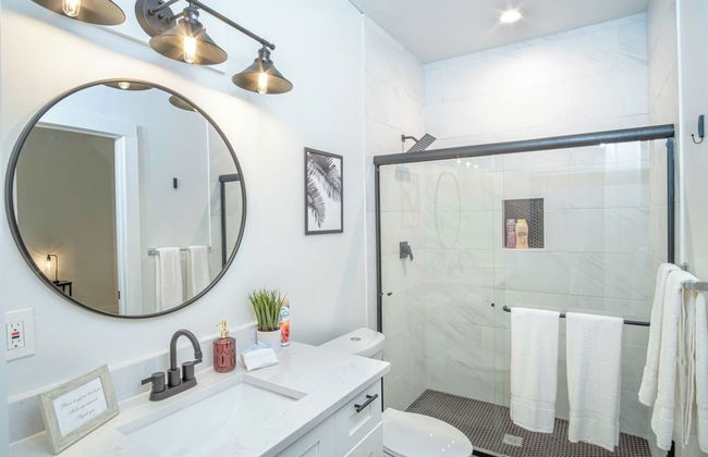 Spectacular 3 BR Plus 2 and a Half BA Apt Near Downtown - Foto 12