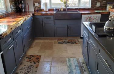 Newly remodeled mountain home! - Photo 3