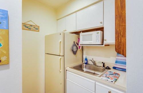 Condo with Golf Course Views Less Than 1 Mi to Sunset Beach! - Foto 25