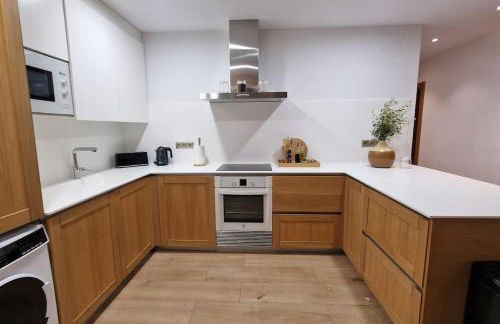 casa y piscina en un parque natural - Photo 13