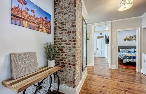 Cozy Quiet St Augustine Private Condo - 2bed, 1 bath, Sleeps 6, Steps to Historic St Augustine Center & All Tourist Attractions, Restaurants, Cafes, Backyard, Porch - Foto 14