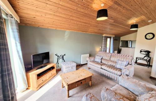 Lomond 2 with Private Hot Tub - Fife - Loch Leven - Lomond Hills - Photo 9