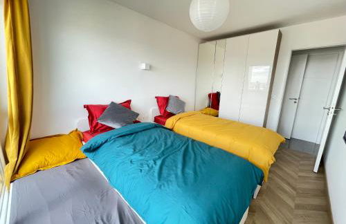 PARIS PANTIN Magnifique Appartement 4 pièces de 108m2 avec 2 PARKING intérieur - très cosy pour 1 à 12 personnes - Entièrement refait à neuf ENTIRE APARTMENT LUXURIOUS AND WARM - PANTIN PARIS 19 ème FREE WIFI GRATUIT - Foto 22