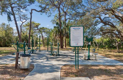 Elegant Largo Retreat, Sleeps 8, 10 Mins to Beach - Foto 52