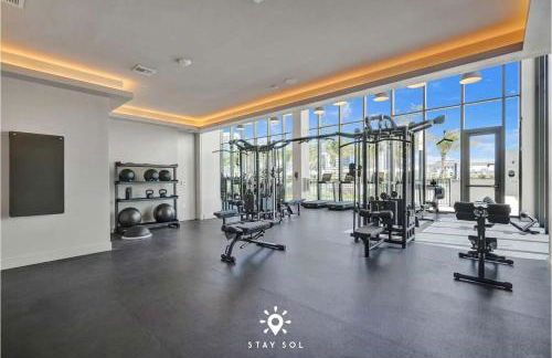 Chic 2BR Apartment Gym & Balcony Views - Foto 57