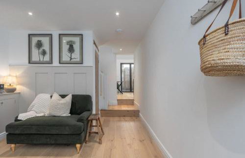 Luxurious renovated cottage with log burner - Photo 2