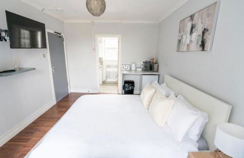 Beautiful en-suite room in a house with free on-street parking! - Foto 4