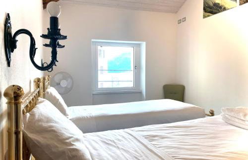 Casa Hygge - Lake Front - Photographer's Art Home - Photo 38