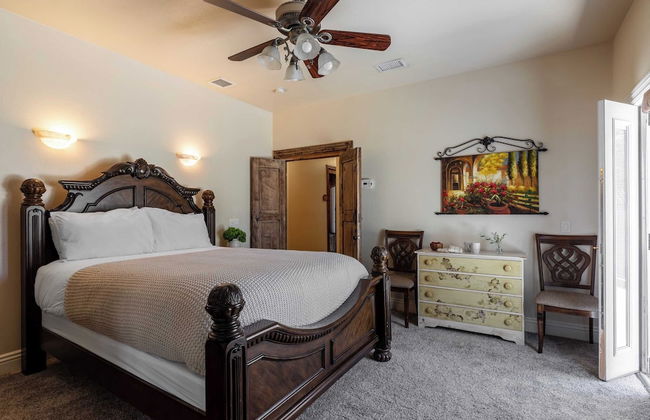 Wilson Creek Manor By Avantstay Sleeps 10! Amazing Estate w/ Pool & Game Room - Photo 35