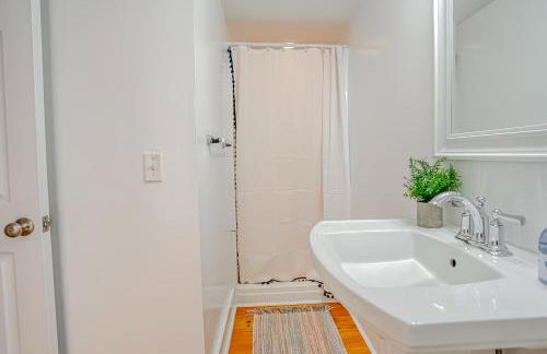 Sea Glass Cottage on Duke - Three Bedrooms Downtown Beaufort - Photo 15