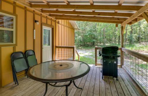 Serene and Secluded Alabama Cabin with Covered Deck! - Foto 22