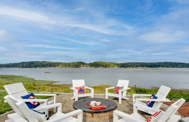 Waterfront Allyn Home with Fire Pit and 2 Kayaks! - Foto 2