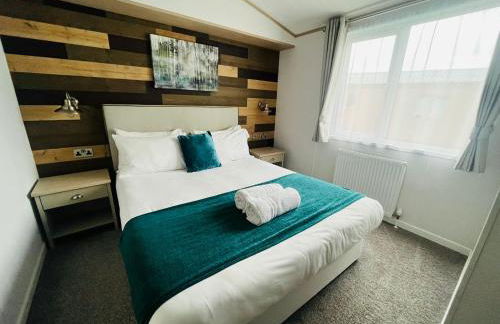 Hedgerow Lodge with Hot Tub - Foto 9