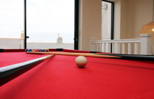 LUXURY 4 Bedroom 4 Ensuite Home in Penarth (Pool Table Games Room & BBQ Garden) with Sea Views - Photo 75