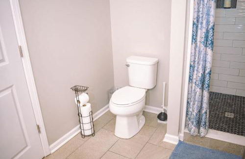 New 4 Bedroom House for Downtown Travelers - Foto 29