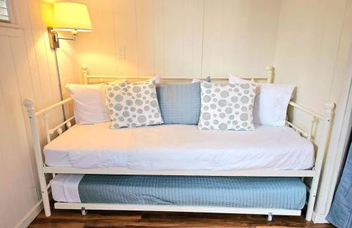 Spruce Beach Cottage - Walk to beach - Photo 26