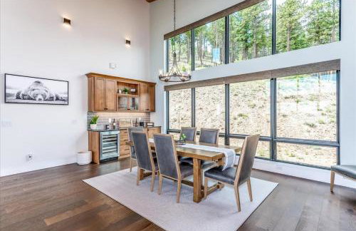 Hot Tub and Scenic Views at The Bailey Lodge - Foto 26