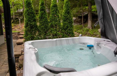 Romantic Cottage w Hot Tub & Views - Photo 23