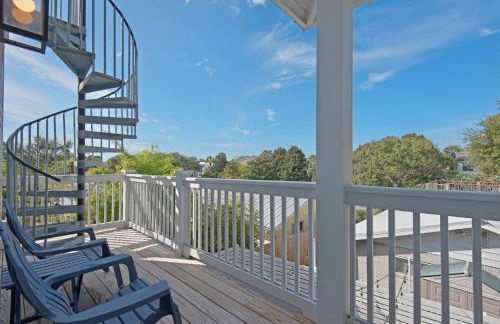 Golf Cart, 3 King Beds, Covered Rooftop Area, Half Mile to Beach! - Foto 35