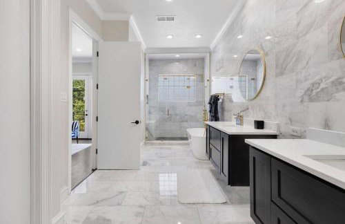 Luxury Oak Lawn Home | Game Room, Parking, Balcony - Foto 21