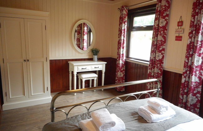 Bluebell Lodge 5 with Hot Tub - Photo 5