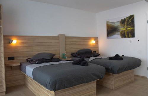 Modernes Studio mit großem Balkon, vollausgestatteter Küche und idealem Arbeitsplatz für Home Office - Foto 1