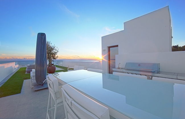 Villa in Marbella With Private Heated Pool - Photo 18