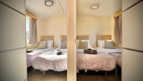 Marton Mere - 3 Bedroom Caravan- by Holiday Homes - Foto 3