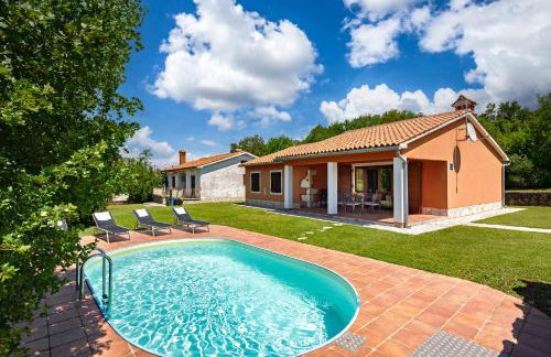 Pool House In Greenery - Happy Rentals - Foto 44